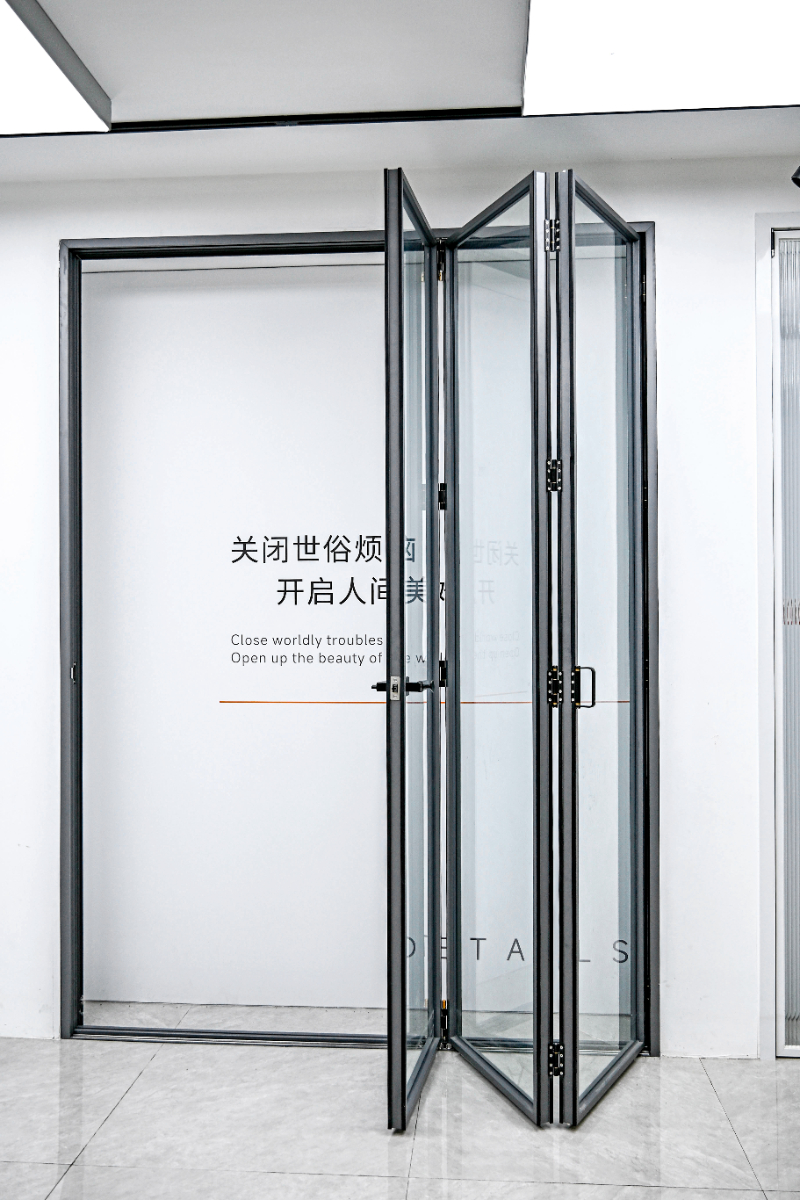 18 45大折叠门